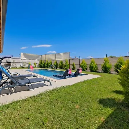 Tas Villa