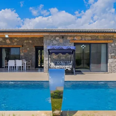Tas Villa *